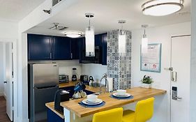 Universal Studios. Amazing 2 Bedroom Apartment!